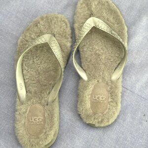 UGG Furry Flip Flops excellent shape